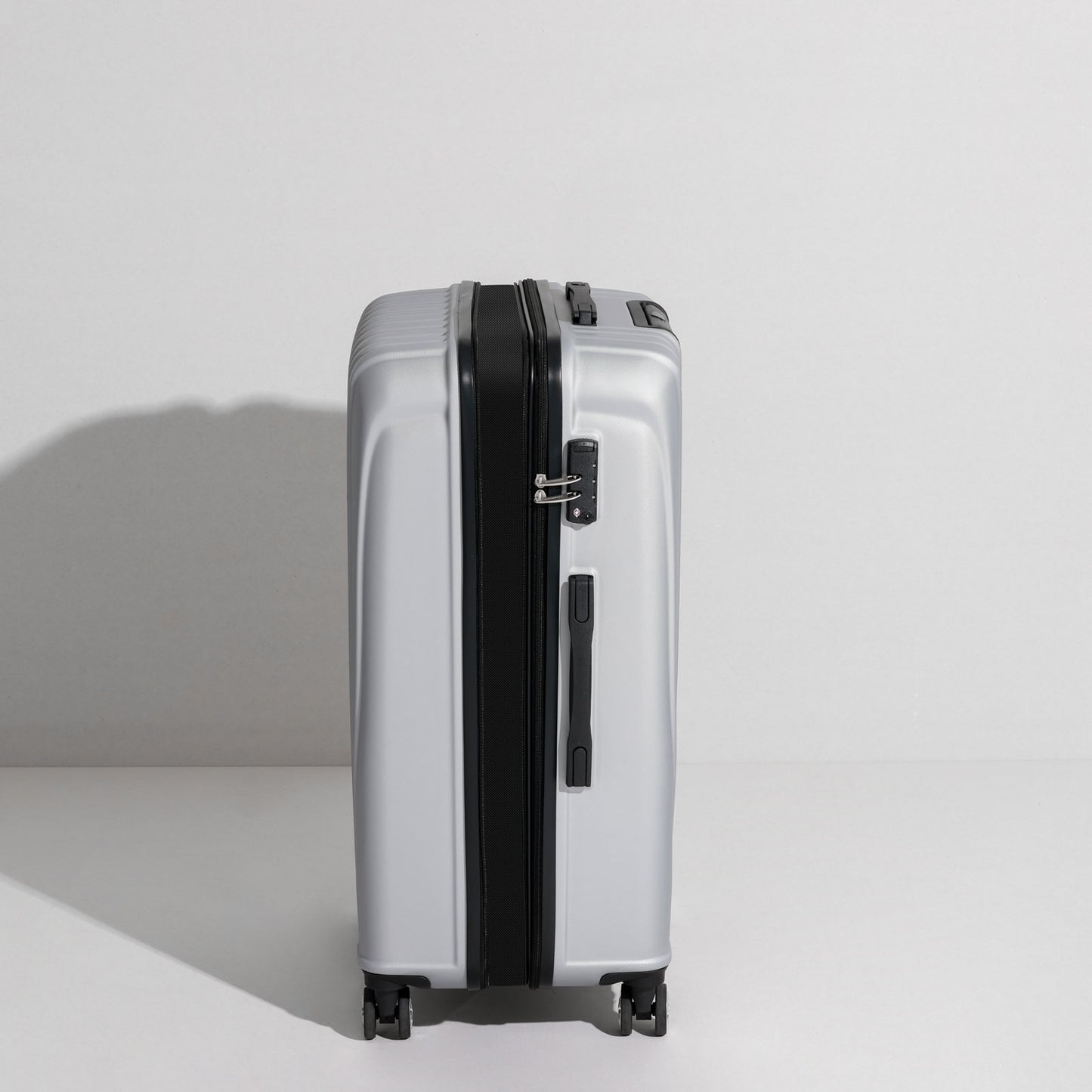 uiimiii silver medium check-in luggage side